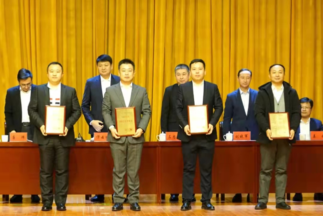 C:\Users\Administrator\Desktop\444.jpg C:\Users\Administrator\Desktop\444.jpg